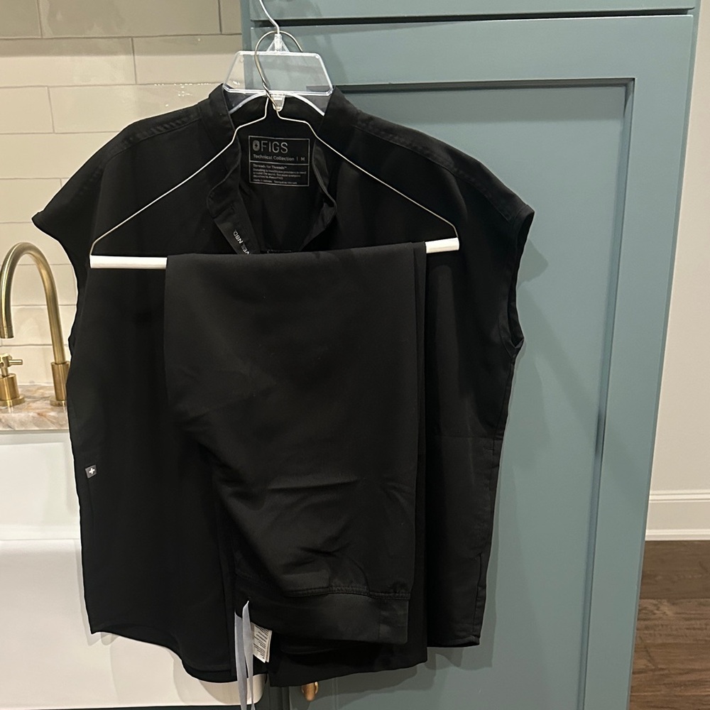 FIGS Black Medical Scrub Set